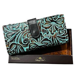 Patricia Nash Nazari Turquoise Tooled Leather Bifold Wallet NEW With Gift Box